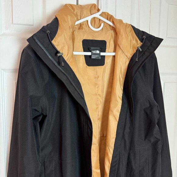 The North Face Women’s Packable Shell Parka with Hood - Picture 3 of 9